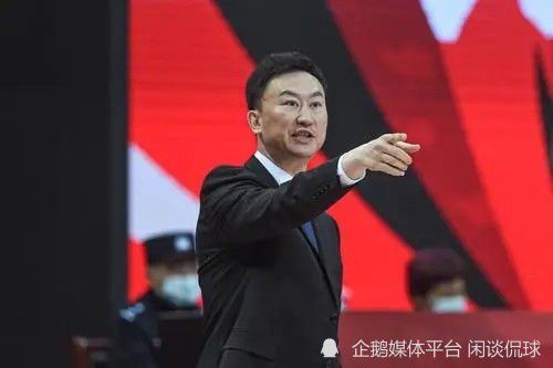 性感舞蹈的中年少女