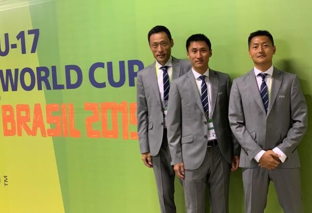 公车上拨开被内裤进入的小说